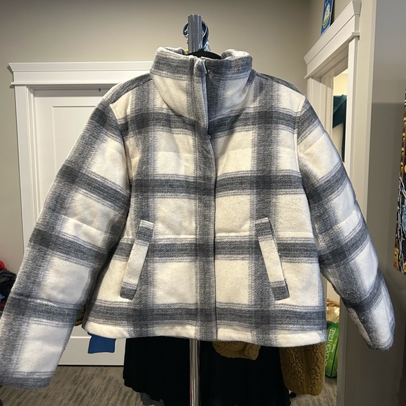 Abercrombie and Fitch plaid puffer coat - Picture 4 of 6